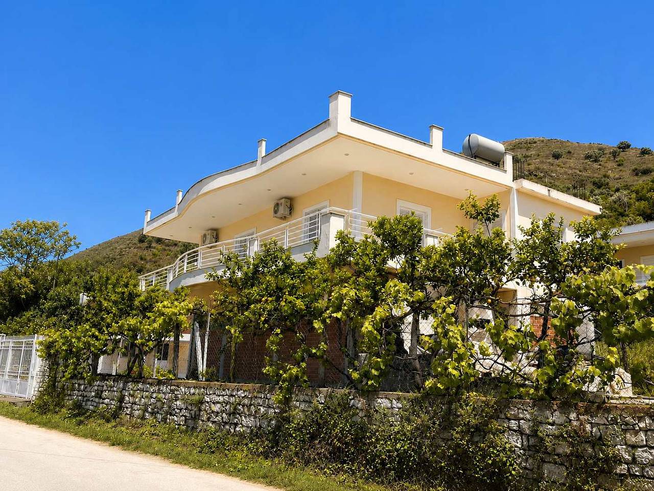 Ganze Wohnung, Villa Foiniki Hariklia - Near Blue Eye & Saranda in Finiq, Vlorë