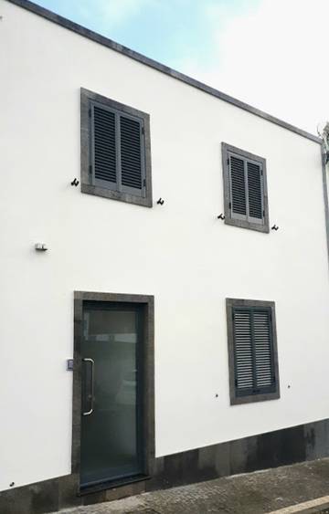 Vacation Rental for 4 Guests in Ponta Delgada, São Miguel, Picture 1