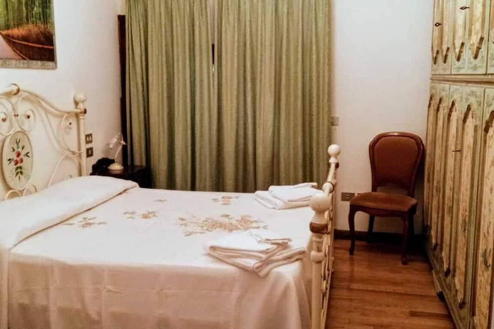 Entire apartment, Casa Vista Lago 154 Sqm2- bedroom apartment in peaceful Passignano Sul Trasimeno in Passignano sul Trasimeno, Lake Trasimeno