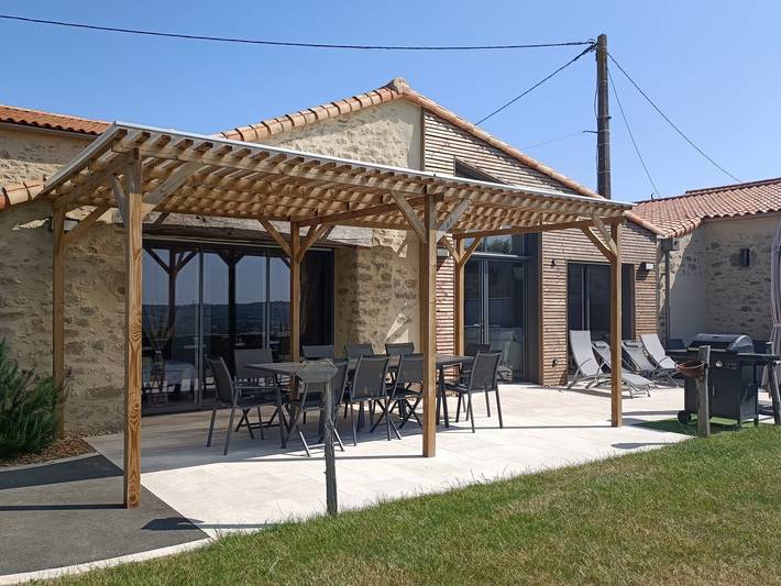 Gîte pour 10 personnes, avec jardin ainsi que terrasse et jacuzzi à Les Epesses - 3