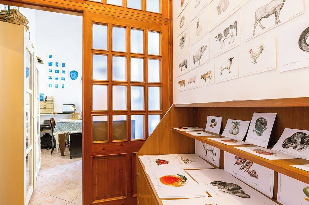 Explorer's room, cozy room with private external bathroom and breakfast included in Baunei, Provincia di Ogliastra