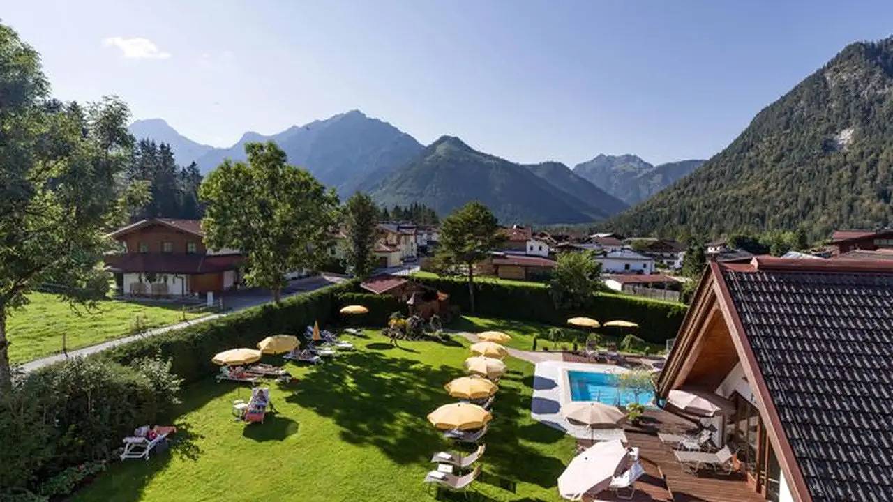 Doppelzimmer für 2 Personen (24 m²) in Pertisau in Pertisau, Eben am Achensee