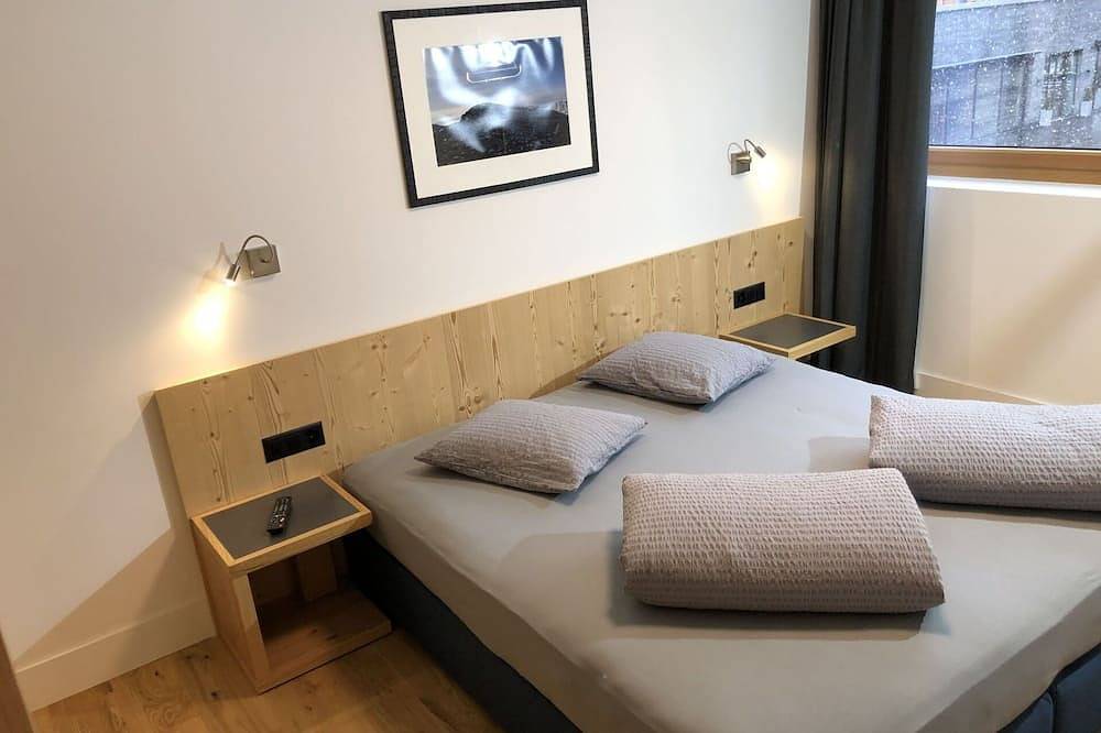 Entire apartment, Lovely apartment for 6 people with Wifi, pool, hot tub, Tv, balcony and panoramic view in Disentis, Surselva