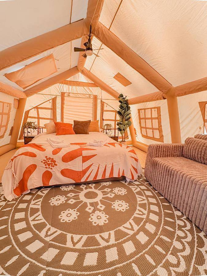 Camping für 2 Personen, mit Pool und Garten sowie Whirlpool und Sauna, mit Haustier in Alberta