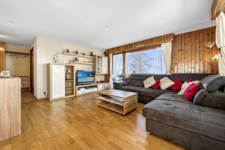 Vacation rental for 8 people, with balcony in Swiss Alps