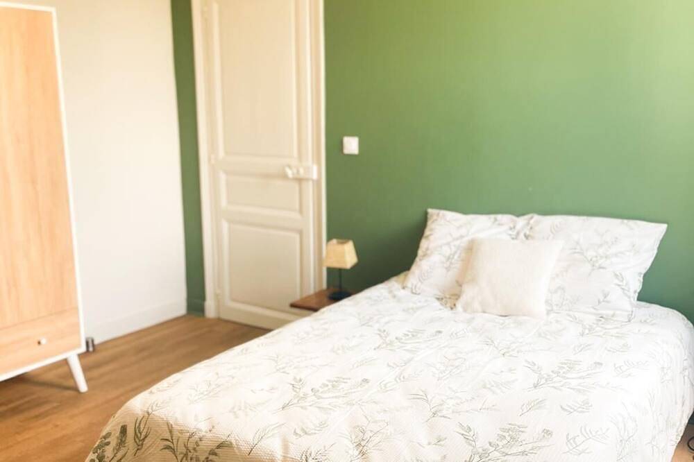 Ganze Wohnung, L'Angevin-4 pers-espace repas-Centre ville/Gare station in Le Mans, Sarthe