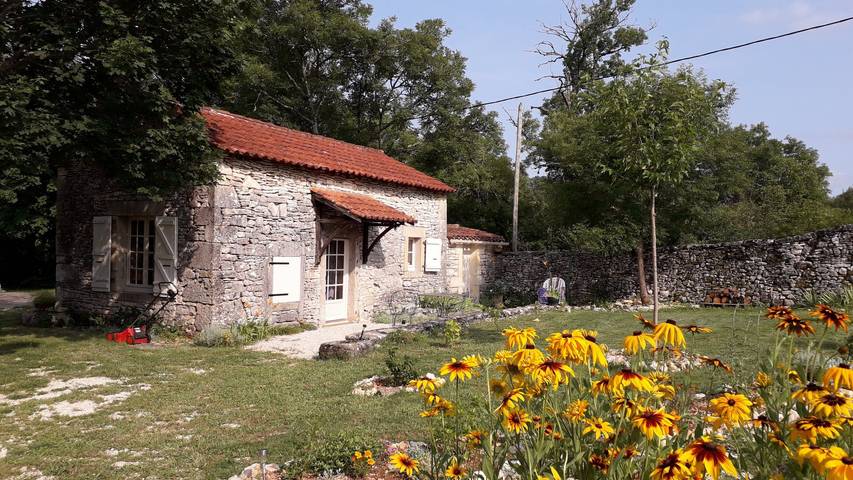 Gîte pour 2 personnes, avec piscine ainsi que jardin et terrasse dans le Lot - 3