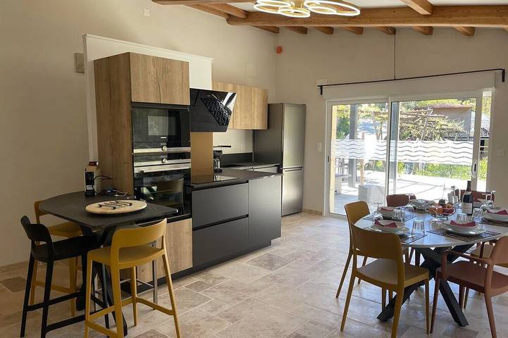 Gîte pour 7 personnes, avec piscine et jardin à Saumane - 4