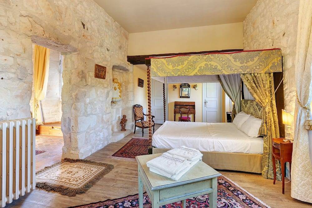 Suite Saint-Vincent du Château de Château-l'Evêque in Château-l'Évêque, Périgord Blanc