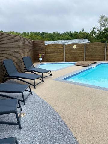 Camping pour 2 personnes, avec piscine et terrasse en Cotes-d'Armor
