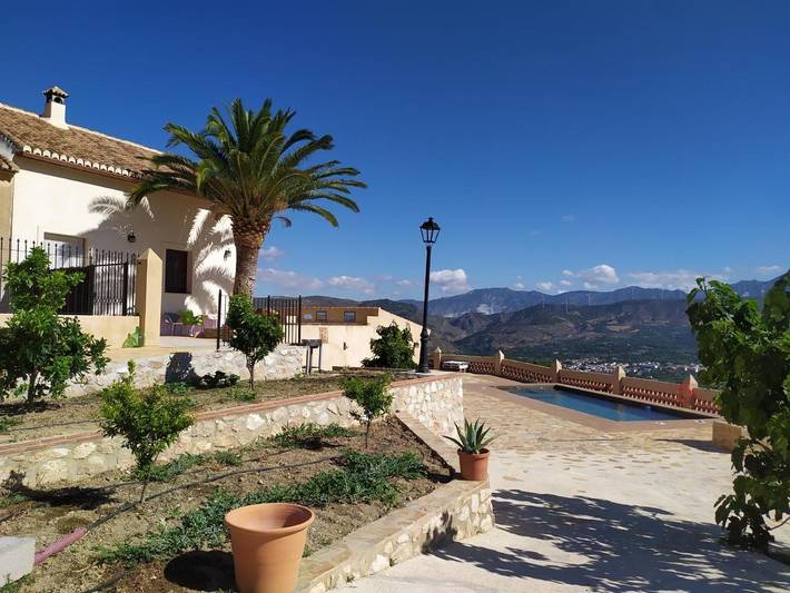 Casa rural para 6 personas, con jardín además de piscina y jacuzzi, Familias con niños en Valle de Lecrín - 2