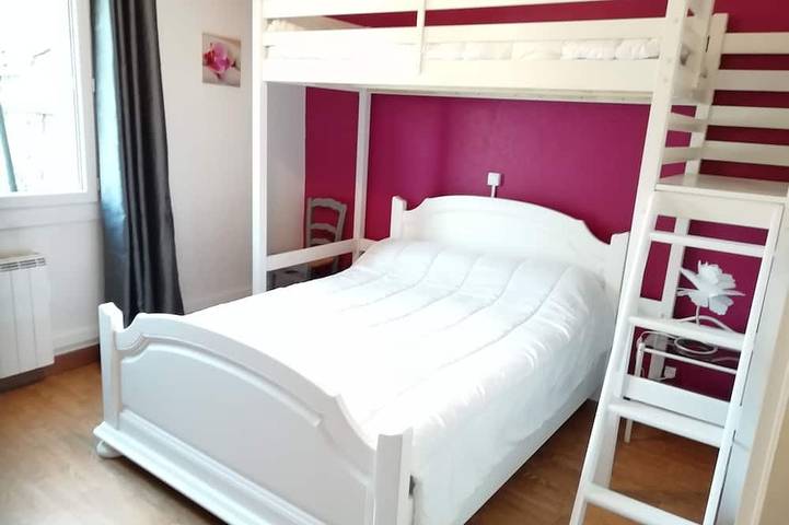 Entire apartment, Apartment with closed bicycle storage and WIFI - Center of Bourg D'oisans in Le Bourg-d'Oisans, Écrins National Park