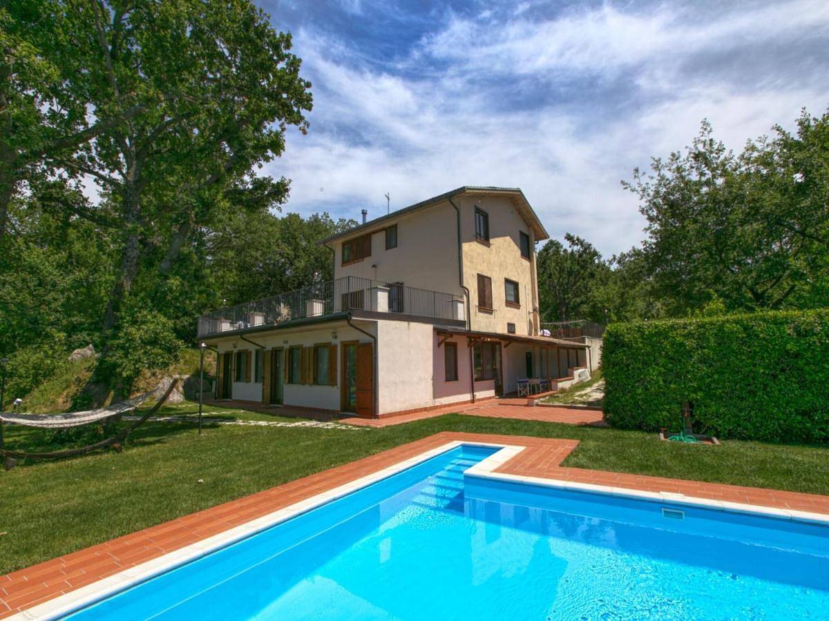 Mansion in San Valentino with Pool in San Valentino in Abruzzo Citeriore, Parc National de la Majella