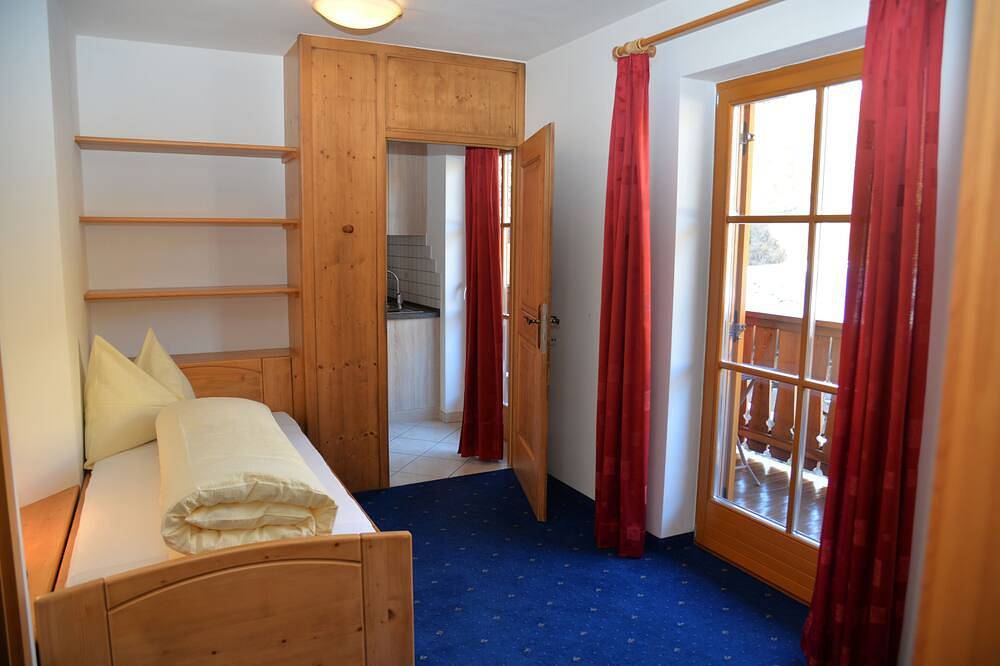 Ganze Wohnung, Vacation apartment \"Dorfblick\" with large balcony, morning sun, quiet location, pure nature in Deutschnofen, Eggental