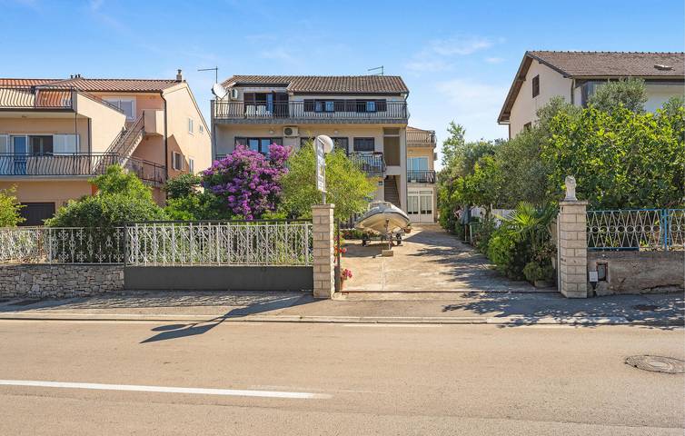 Ferienwohnung für 6 Personen, mit Terrasse in Sibenik