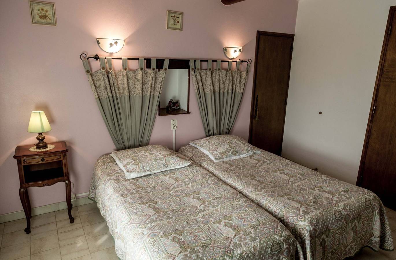 Chambres d'hôtes le Vieux Rouvre - Chambre 1 in Gordes, Parc naturel régional du Luberon