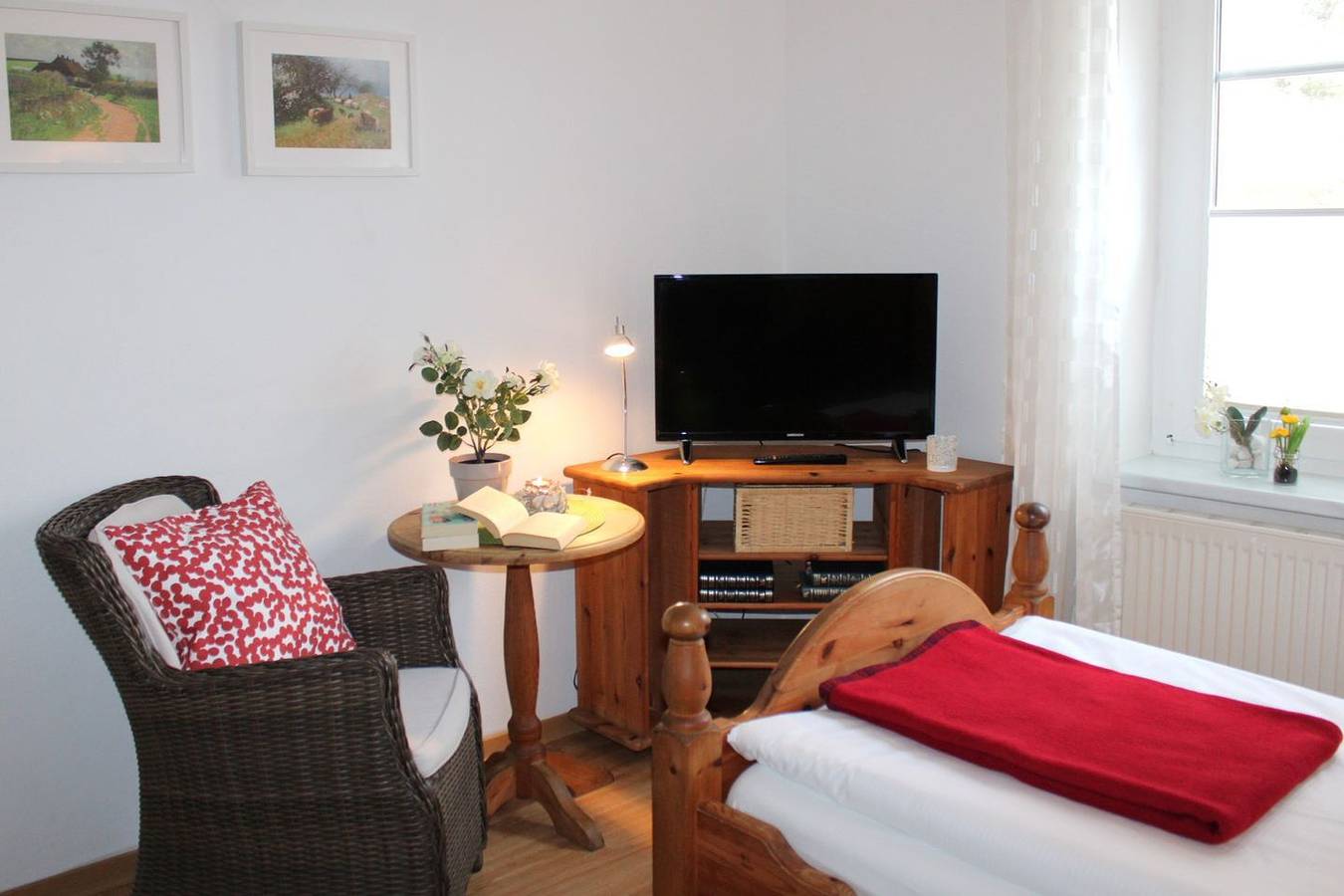 Ganze Wohnung, Auf dem Fischland, einem schmalen Landstrich zwischen Meer und Bodden, finden Sie unser Appartementhaus im Ortsteil Niehagen des Ostseebades Ahrenshoop. in Niehagen, Ahrenshoop