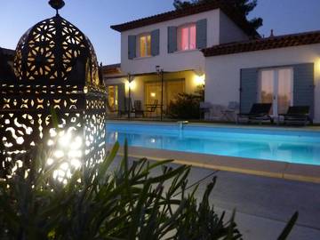 Location de vacances pour 2 personnes, avec piscine et jardin à Trans-en-Provence