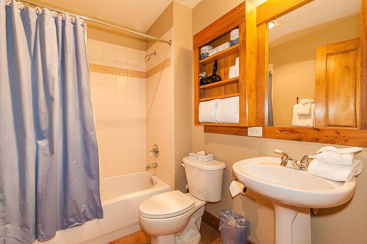 Ferienwohnung für 8 Personen, mit Balkon und Whirlpool sowie Pool - 1