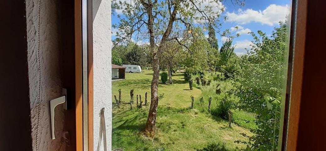 Gîte pour 6 personnes, avec jardin à Bannes - 2