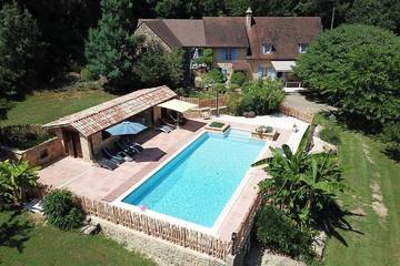 Location de vacances pour 14 personnes, avec jardin à Calviac-en-Périgord