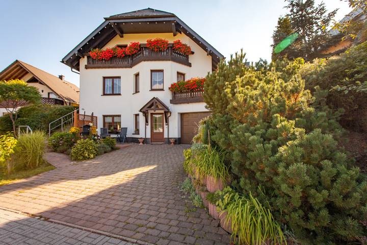 Ferienhaus für 11 Personen, mit Balkon in Marienberg