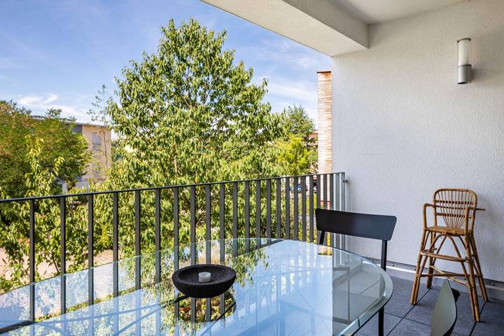 Ganze Wohnung, Modernes, großzügiges Apartment in Wohngegend in Freiburg, Südschwarzwald