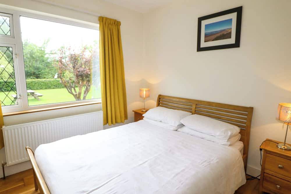 Rowantree, family friendly, with open fire in Beaufort, County Kerry in Scrahane, Killarney