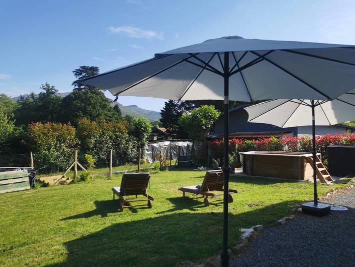 Casa de vacaciones para 6 personas, con vistas además de jardín y piscina - 1