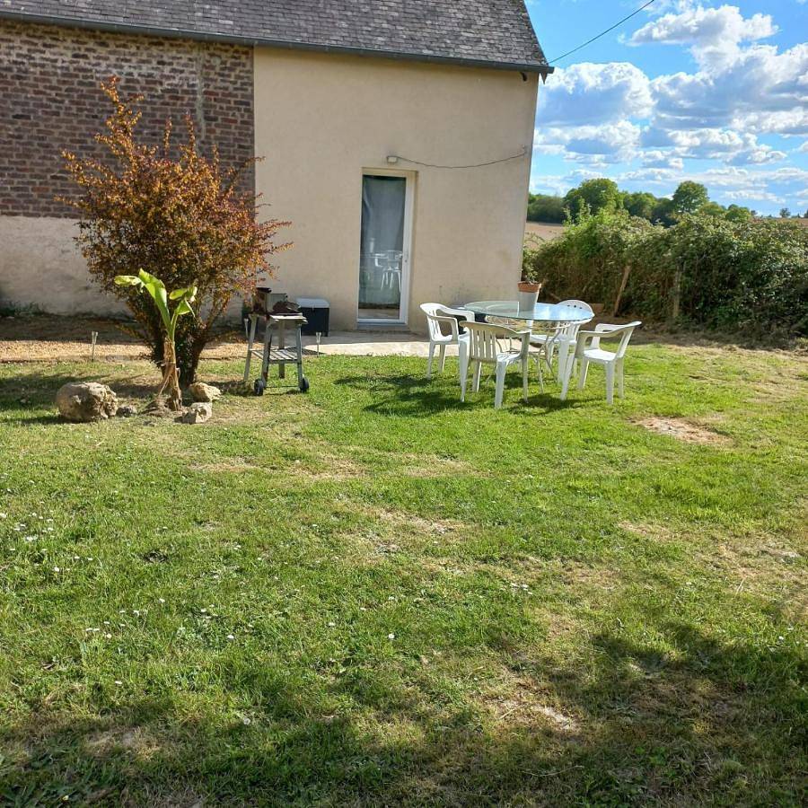 One-Bedroom House in Jupilles, Sarthe