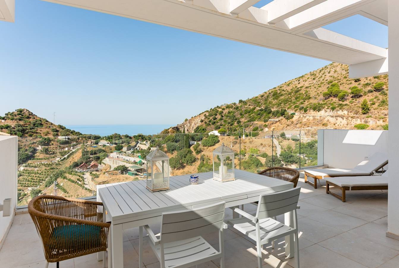 Apartamento entero, Apartamento 'Palo Alto' con vistas al mar, Wi-Fi y aire acondicionado in Ojén, Sierra de las Nieves