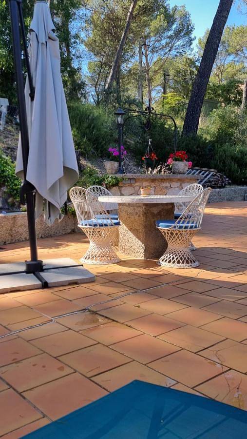 Location de vacances pour 6 personnes, avec vue ainsi que piscine et jardin à La Bouilladisse - 3