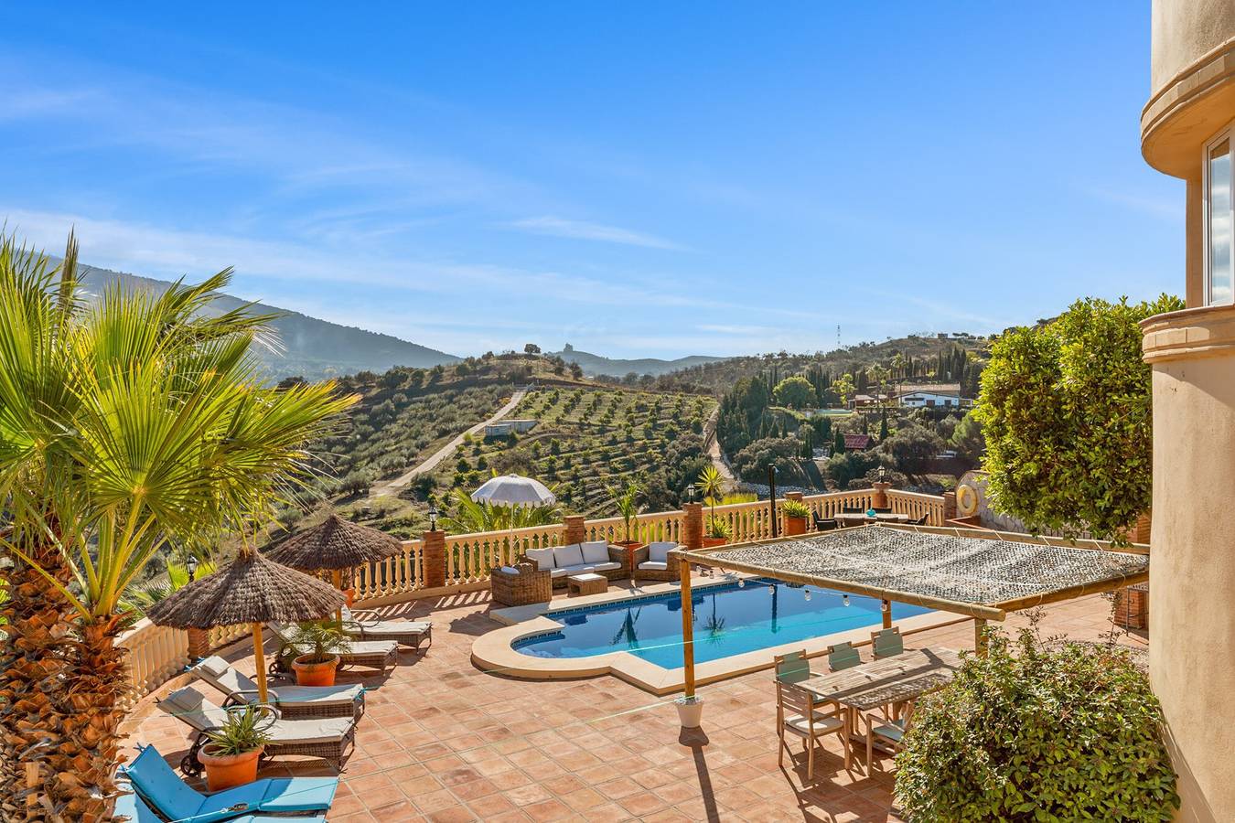 Habitación 'Brise Mimosa' con vistas a la montaña, Wi-Fi y aire acondicionado in Alhaurín el Grande, Provincia de Málaga