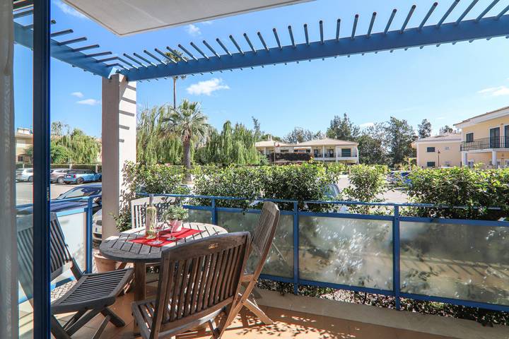 Entire apartment, Apartment "Millennium" with Pool, Air Conditioning, Balcony & Garden in Vilamoura, Quarteira