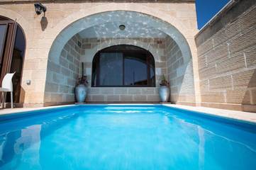 Chambre d’hôte pour 2 personnes, avec piscine ainsi que balcon et vue dans Xaghra