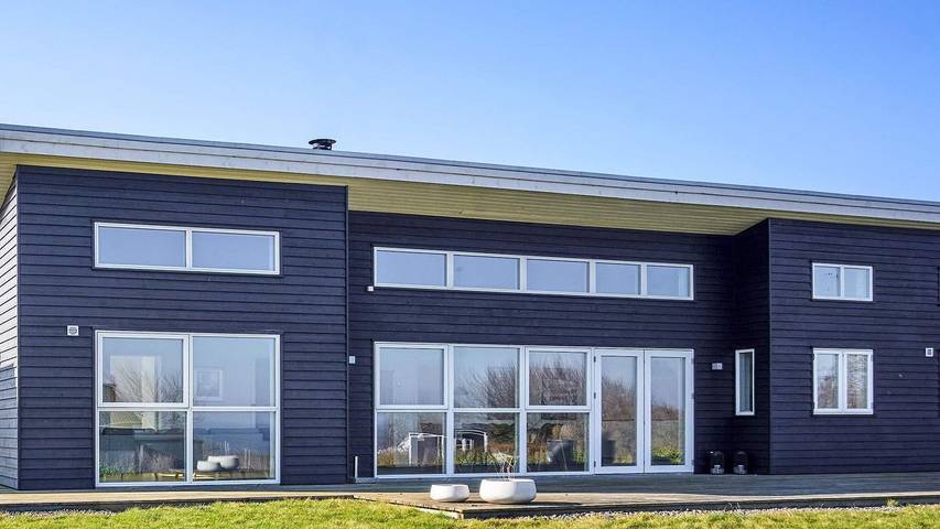 Ferieudlejning for 9 personer, med terrasse i Allinge-Sandvig