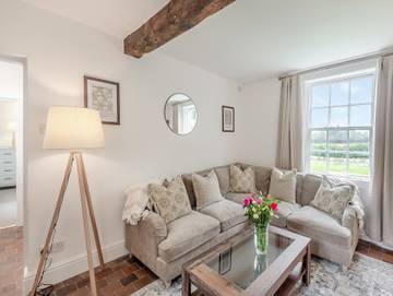 Cabin for 8 Guests in Southwell, Nottinghamshire, Picture 2