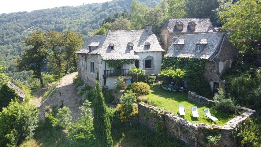 Location de vacances pour 12 personnes, avec Balcon et Terrasse ainsi que Jardin et Vue dans Montézic