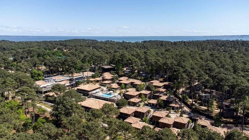 Appart’hôtel pour 2 personnes, avec jacuzzi et jardin ainsi que piscine et sauna