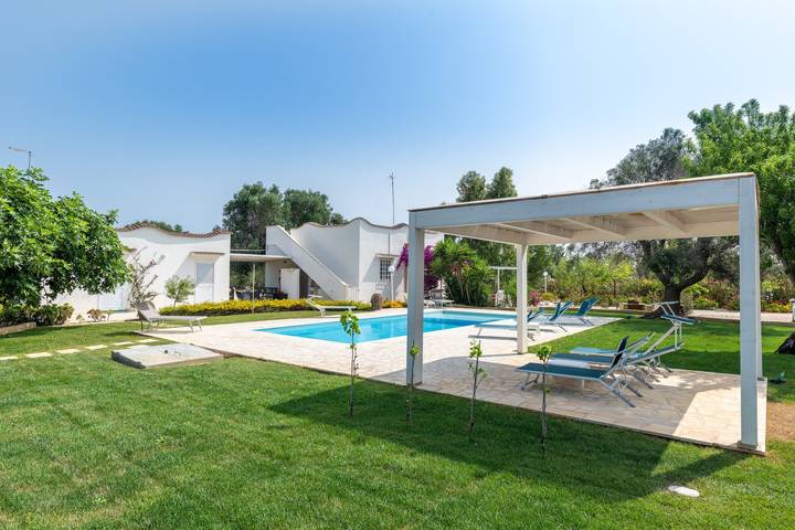 Casa vacanza per 6 persone, con giardino, adatto a famiglie con bambini a Carovigno