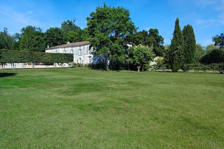 Location de vacances pour 6 personnes, avec piscine, animaux acceptés à Bourg-Charente - 3