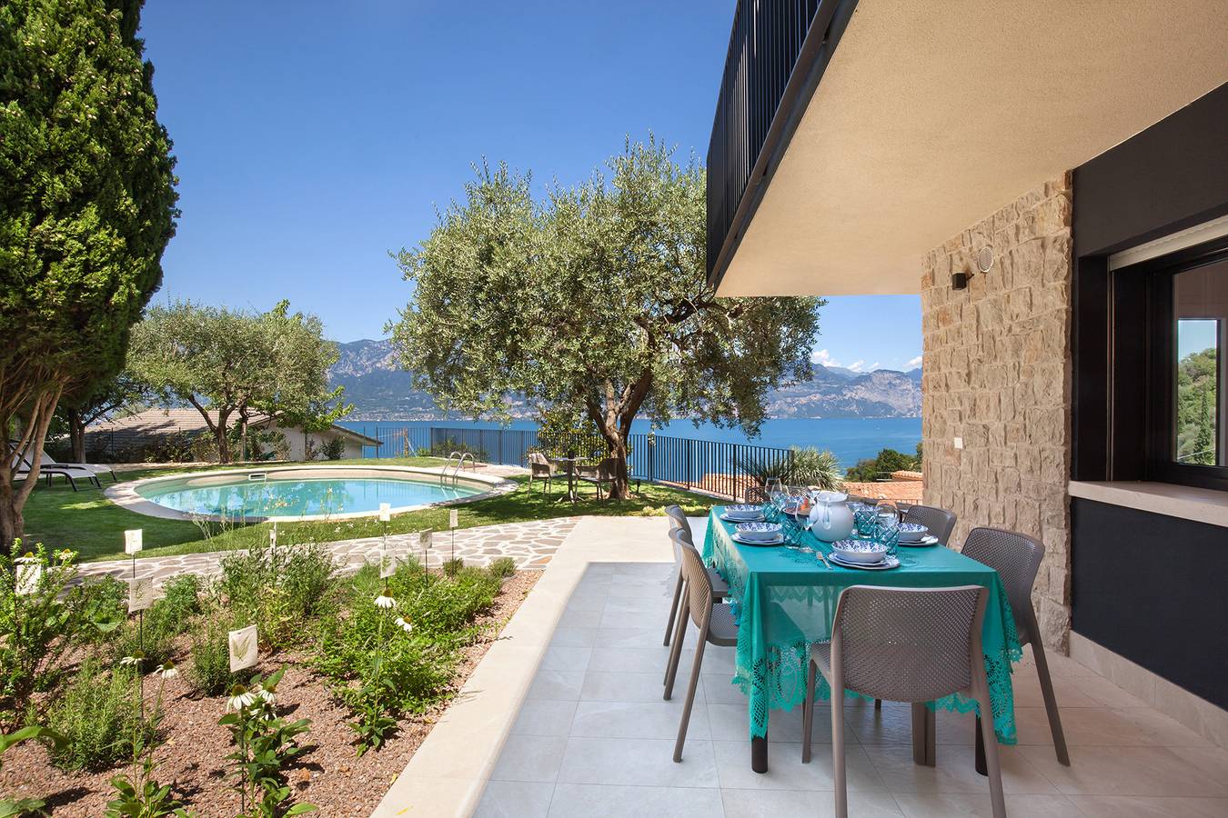 Villa Ama with Private Pool in Brenzone, Gardasee-Berge