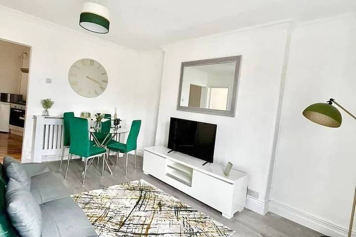 Holiday rental for 2 people, with hot tub in Southsea