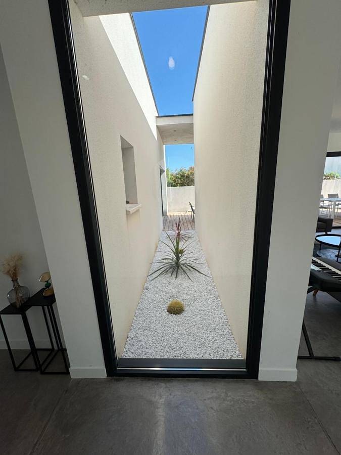 Location de vacances pour 7 personnes, avec jacuzzi ainsi que jardin et piscine à Beauvoisin - 4