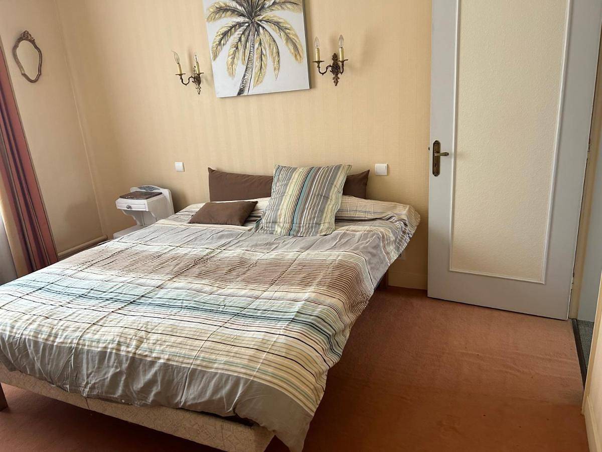 Appartement entier, Three-Bedroom Apartment in Aumale, Région de Dieppe