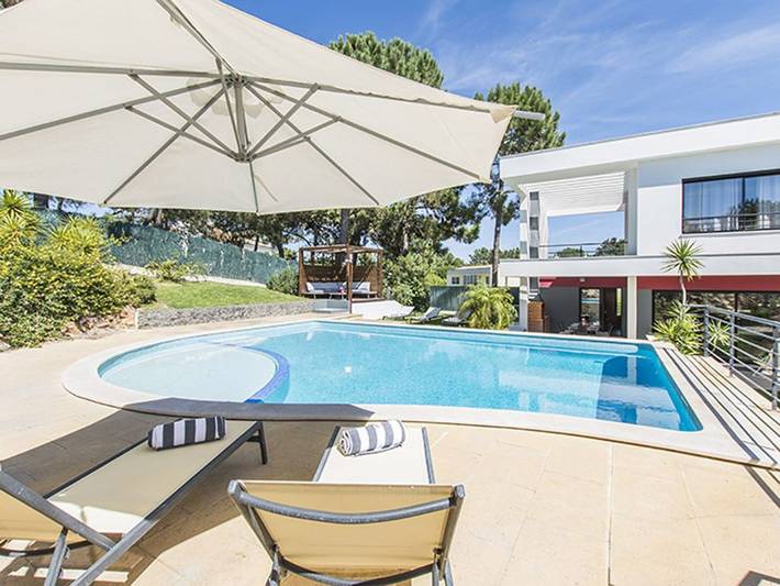 Villa para 8 pessoas, com jardim e piscina e ainda varanda em Carvalhal