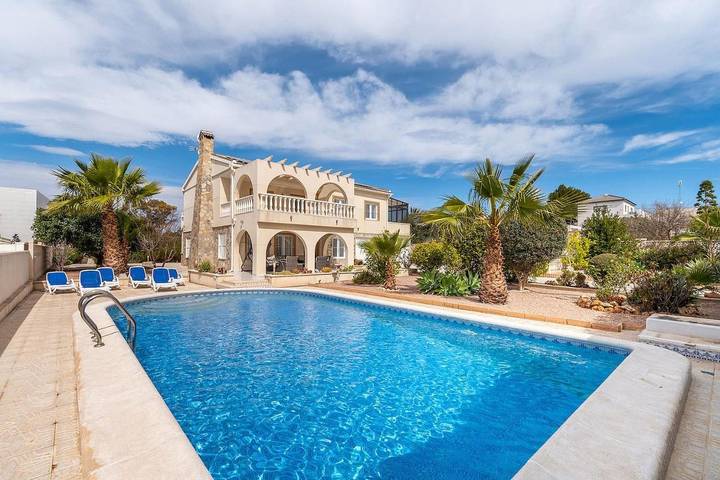 Chalet para 12 personas, con piscina y jardín en Ciudad Quesada