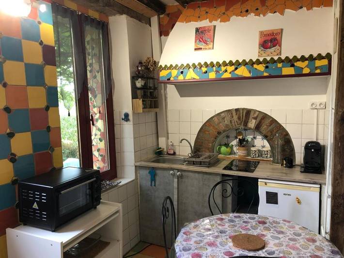 Maison d’hôte pour 2 personnes, avec terrasse et jardin ainsi que vue et piscine à Prissac