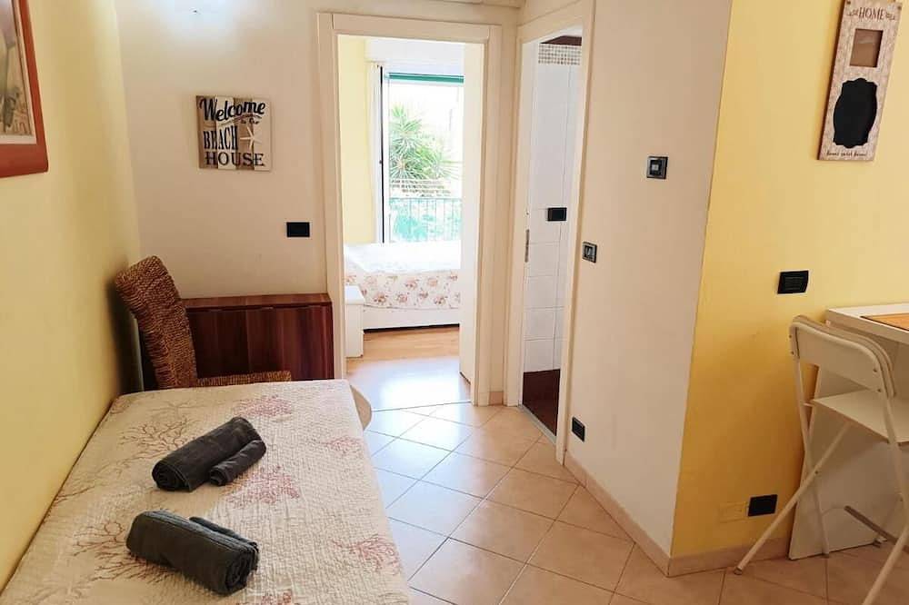 Entire apartment, Raffaello Beach Apartment Savona, 50 m from the sea, Wifi, Ac, equipped kitchen in Savona (City), Savona