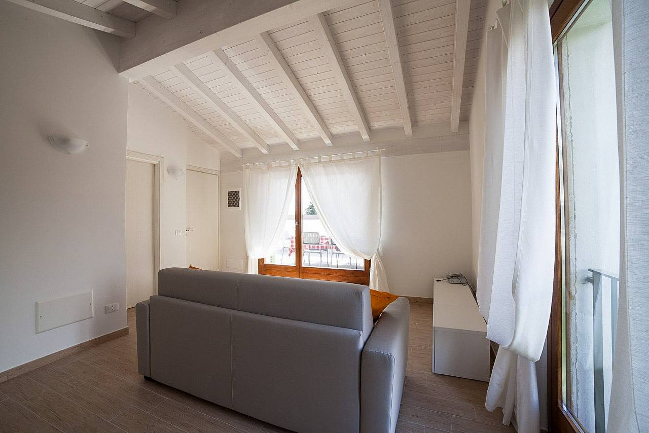 Appartamento intero, Appartamento vacanze per 4 persone con vista lago in Comune di Verbania, Lago Maggiore (Piemonte)